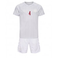 Dětský Fotbalový dres Dánsko Simon Kjaer #4 MS 2022 Venkovní Krátký Rukáv (+ trenýrky)